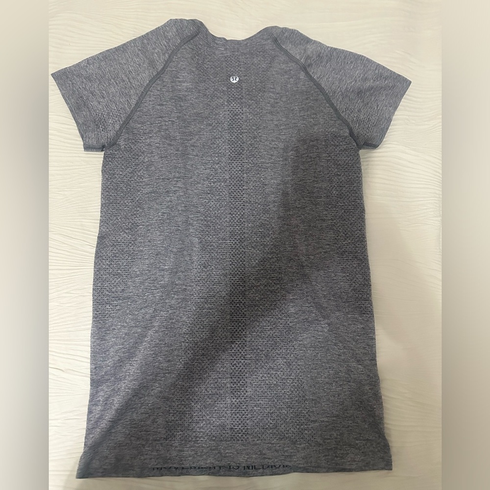 Lululemon Swiftly Tech Top Size 6! - image 3